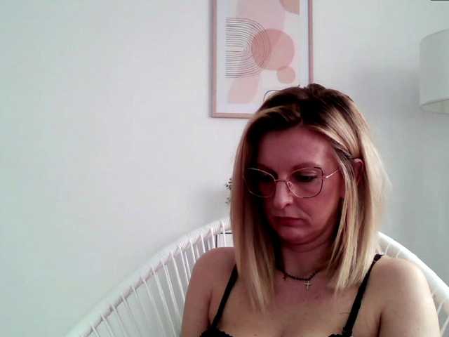 Fotografii RachellaFox Sexy blondie - glasses - dildo shows - great natural body,) For 500 i show you my naked body @remain