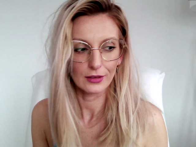 Fotografii RachellaFox Sexy blondie - glasses - dildo shows - great natural body,) For 500 i show you my naked body [none]